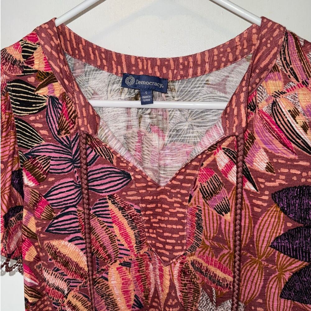 New Democracy Flutter Short Sleeve Leaf Print V-Neck Top size S - Picture 3 of 6
